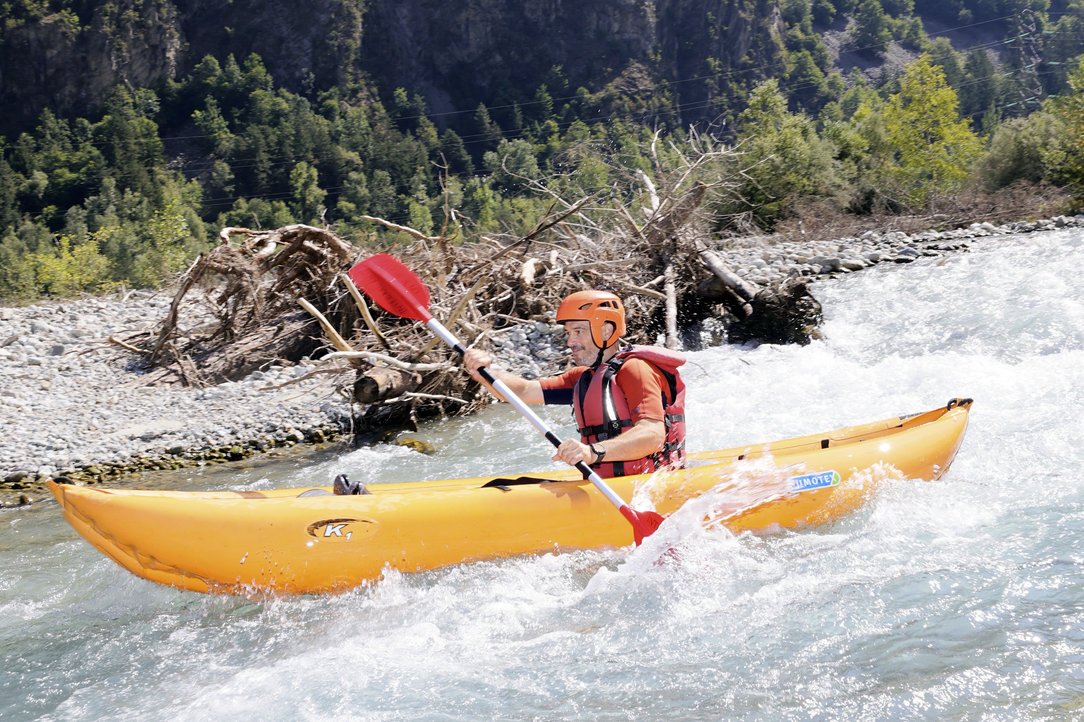 Hot dog / Airboat – Integral Rafting - Auvergne-Rhône-Alpes Tourisme