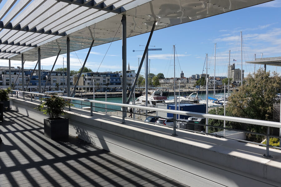 Terrasse vue sur le Bassin des Chalutiers