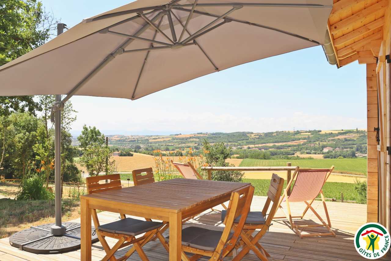 Terrasse avec vue sur la vallée de la Galaure
