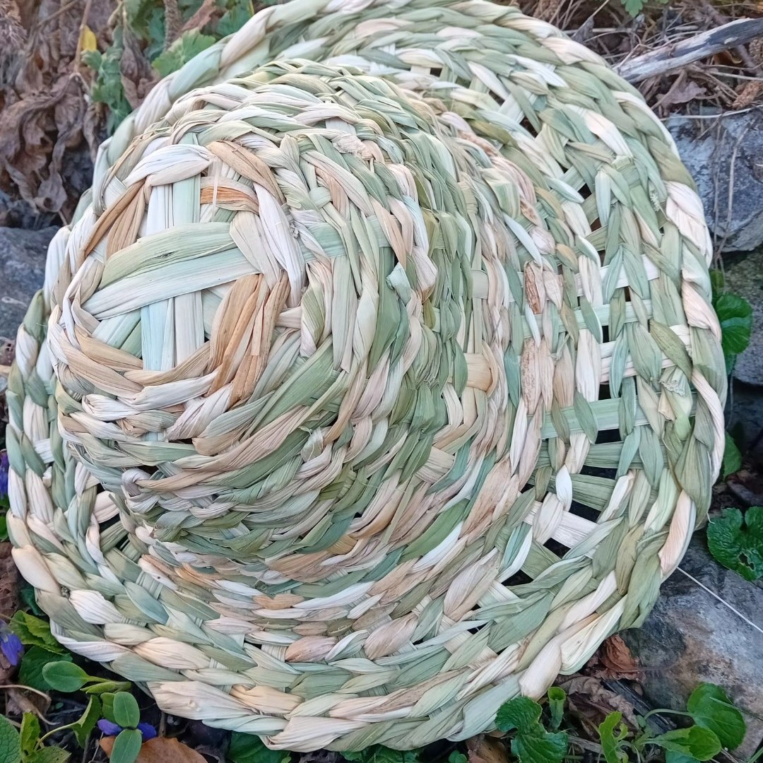 chapeau en massette au Petit Atelier Nature