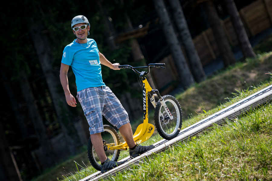 Trotinette et tapis remonte-pente