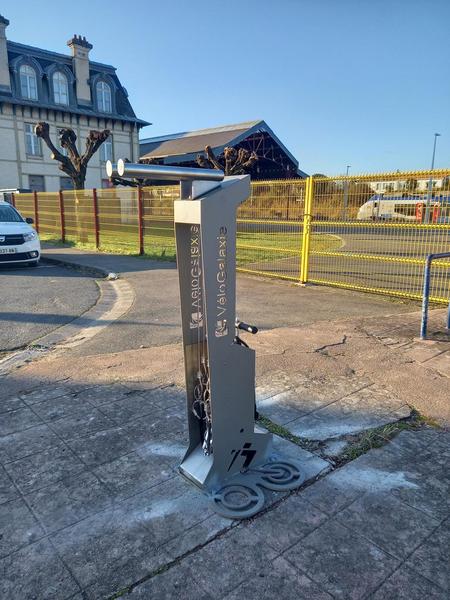 Station de réparation et de gonflage pour vélo - Gare SNCF