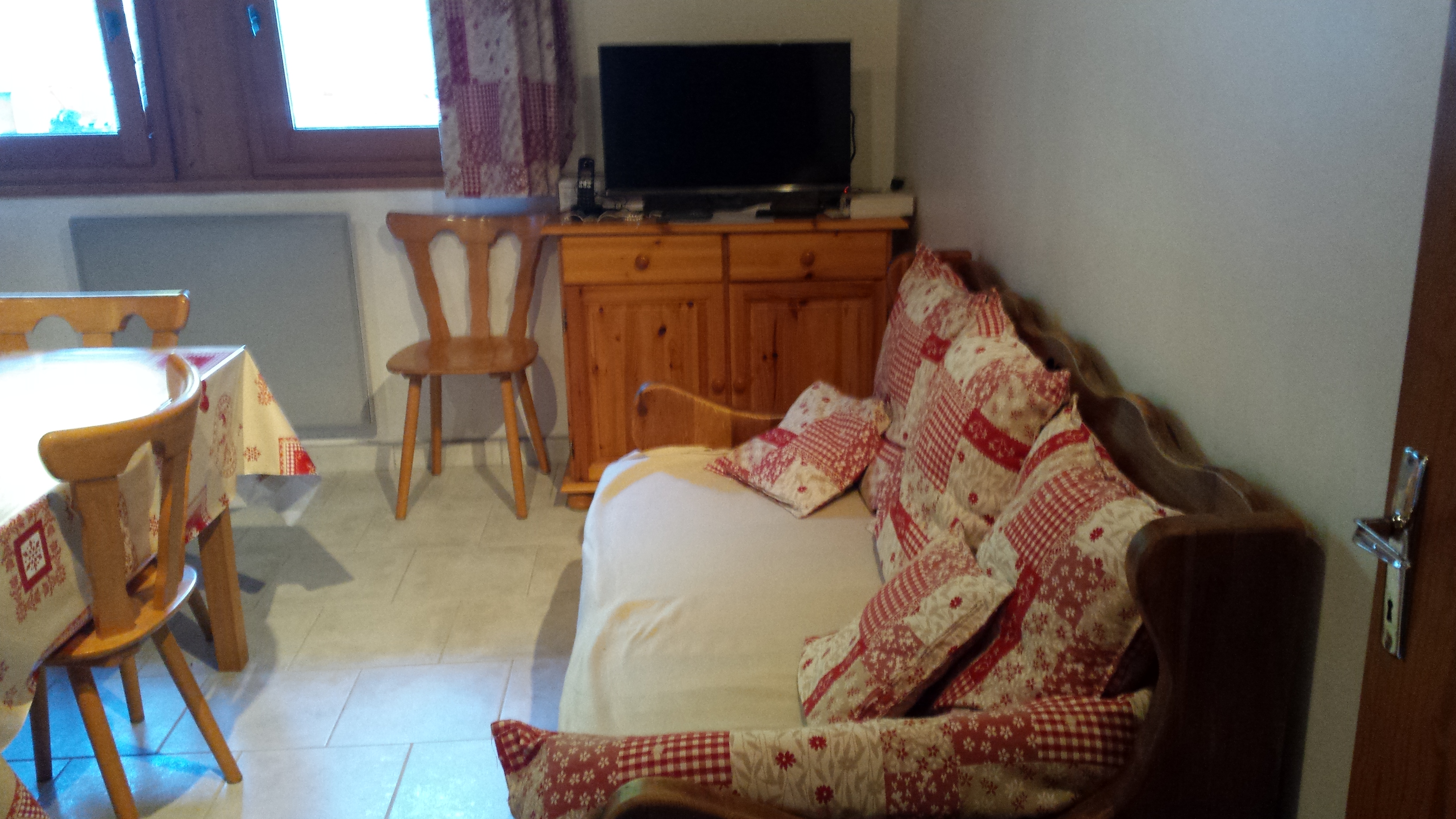 Le coin séjour de l'appartement de Christine Calomarde situé à la station du Col de Rousset.