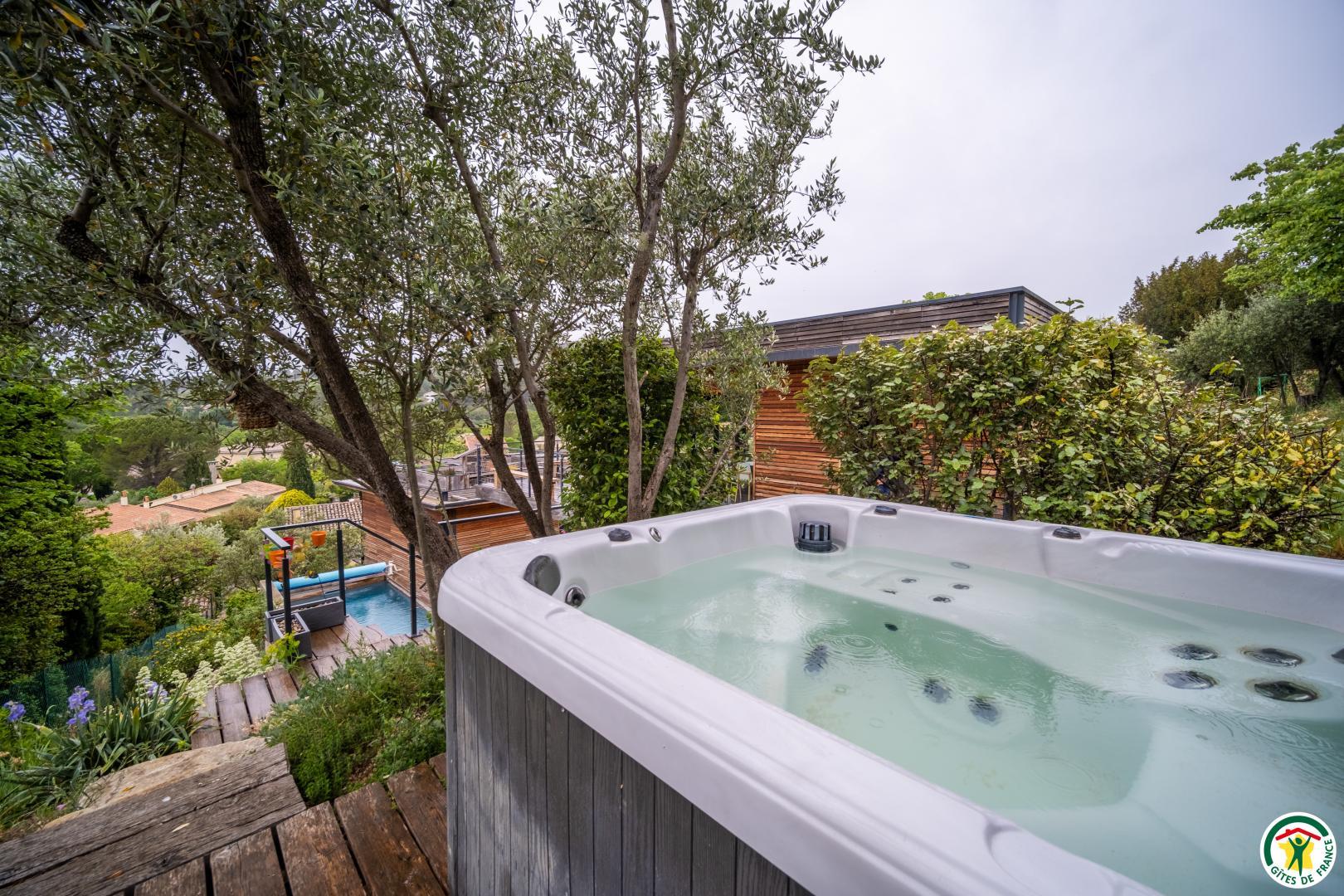 Spa à partager, accessible de mars à novembre inclus