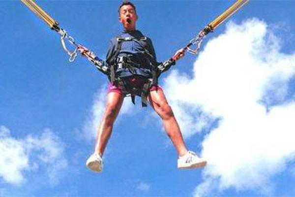 Big Air Base Jump et Catapulte humaine_Passy