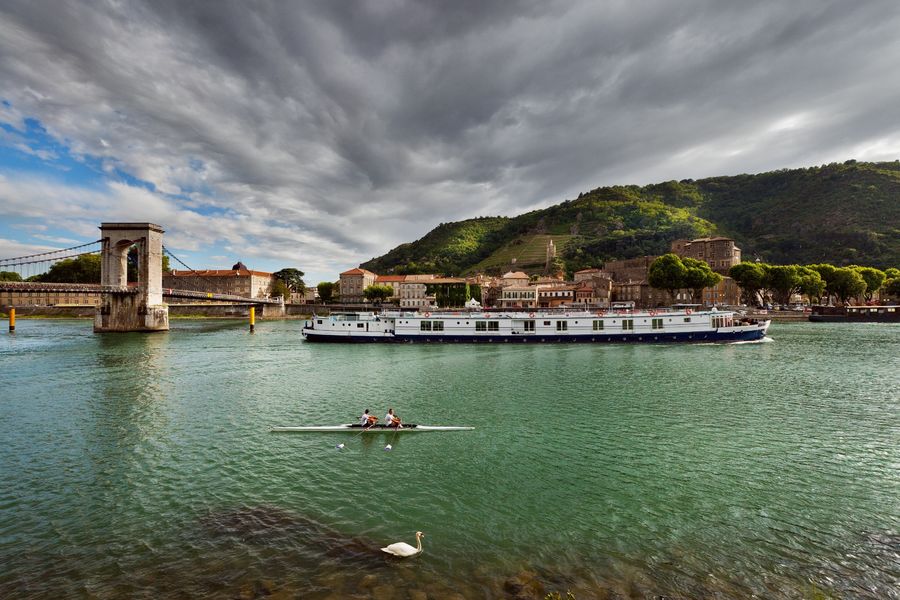 Bateau de croisière à Tournon-sur-Rhône