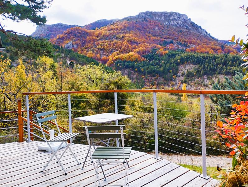 Vue imprenable sur la montagne ! - © © Gîte des chalets perchés