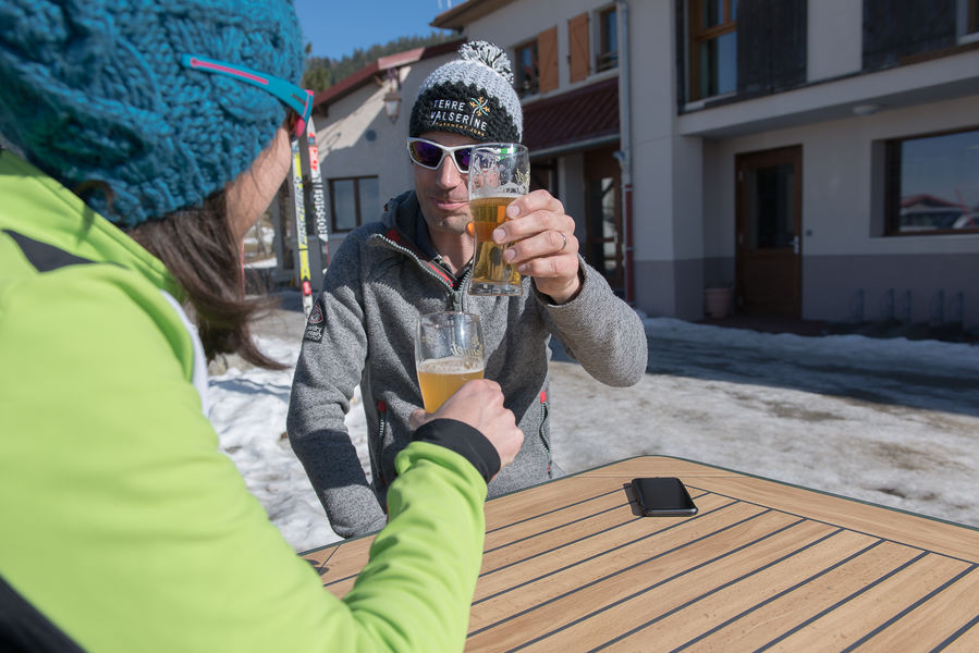 Rafraîchissement en terrasse au Relais Nordique
