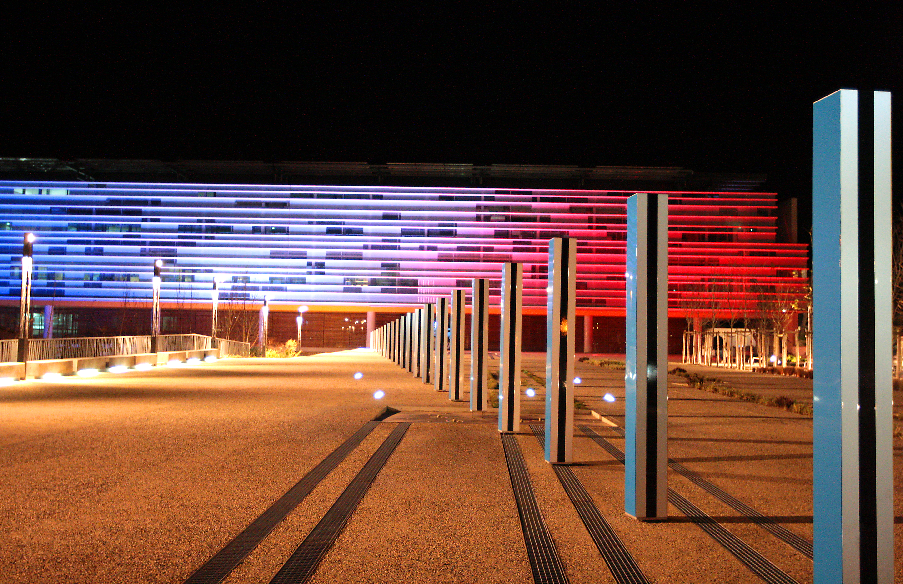 Esplanade Bernardin Laugier et les colonnes de Buren