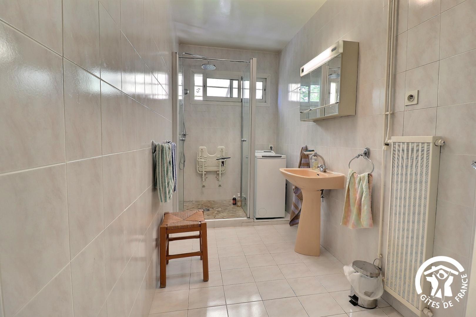 Iris, Bouc-Bel-Air - photo 12