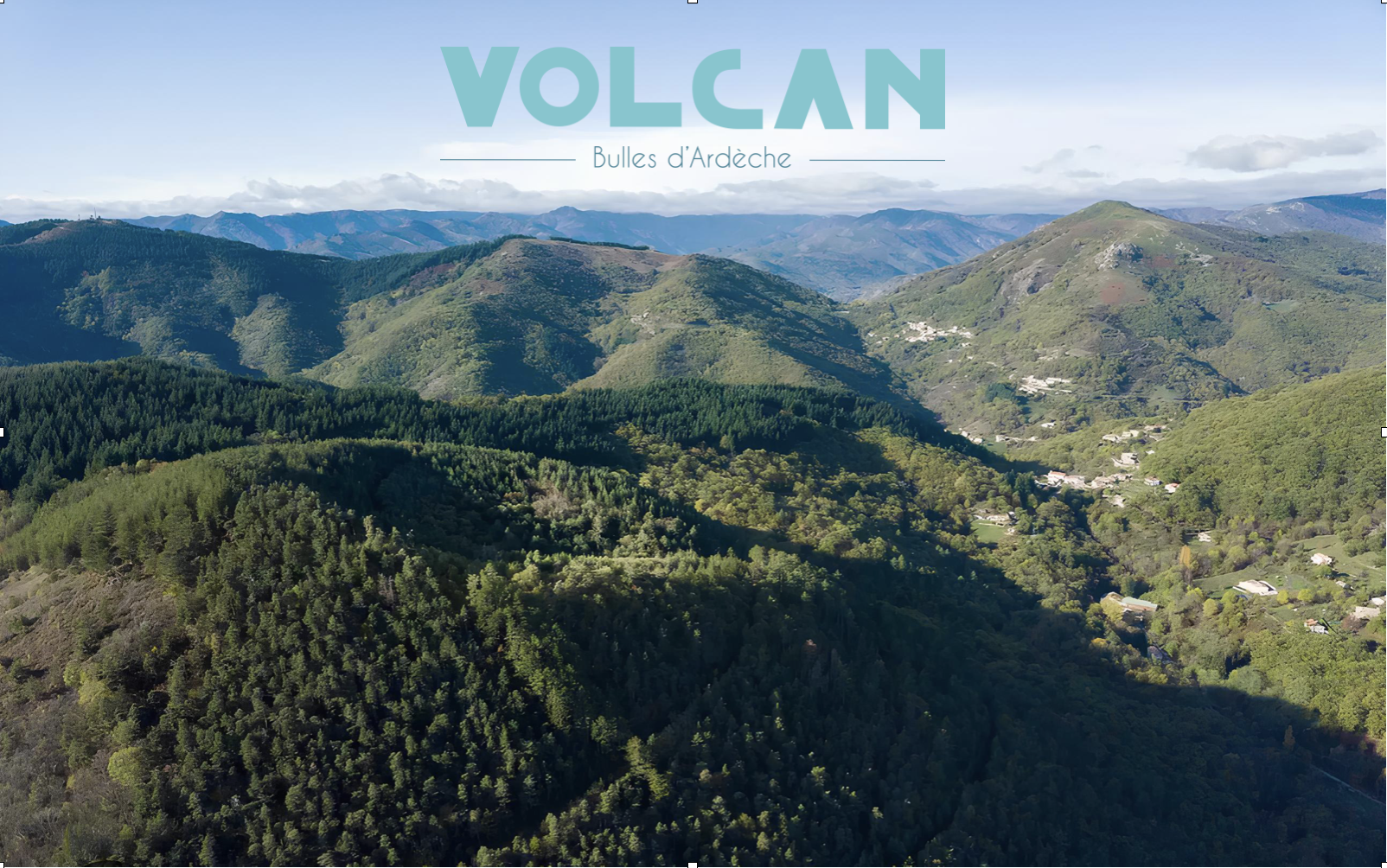 Volcan Bulles d'Ardèche : Randonnée autour du volcan & visite de la source et de la production d'eau minérale gazeuze