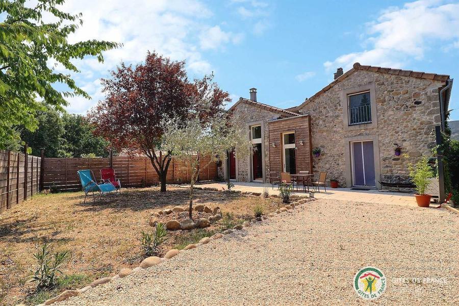 Joli gîte mitoyen avec jardin à quelques pas de la rivière