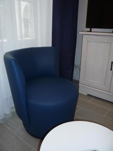 Fauteuil pivotant bleu marine