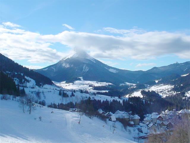 Chamechaude au fond, plus haut sommet de Chartreuse