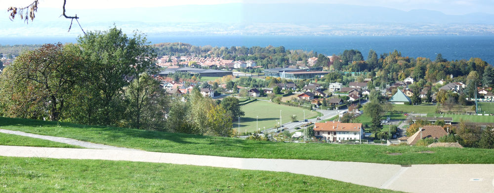 Panoramic view of Lake Geneva from the Souriane spring