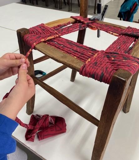 Atelier rempaillage en torons de tissus