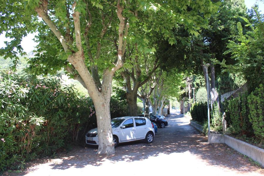 Parking - Villa Barbary - Carros - Gîtes de France Alpes-Maritimes