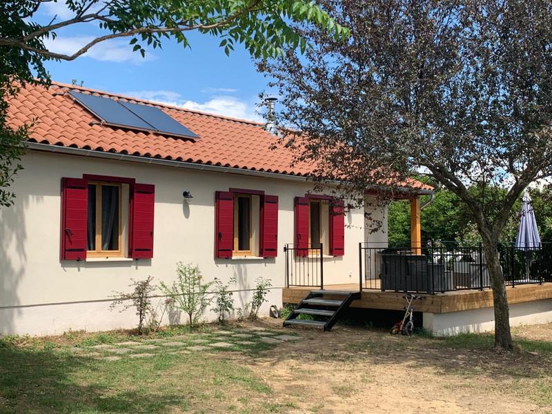 Maison indépendante entourée d'un grand jardin