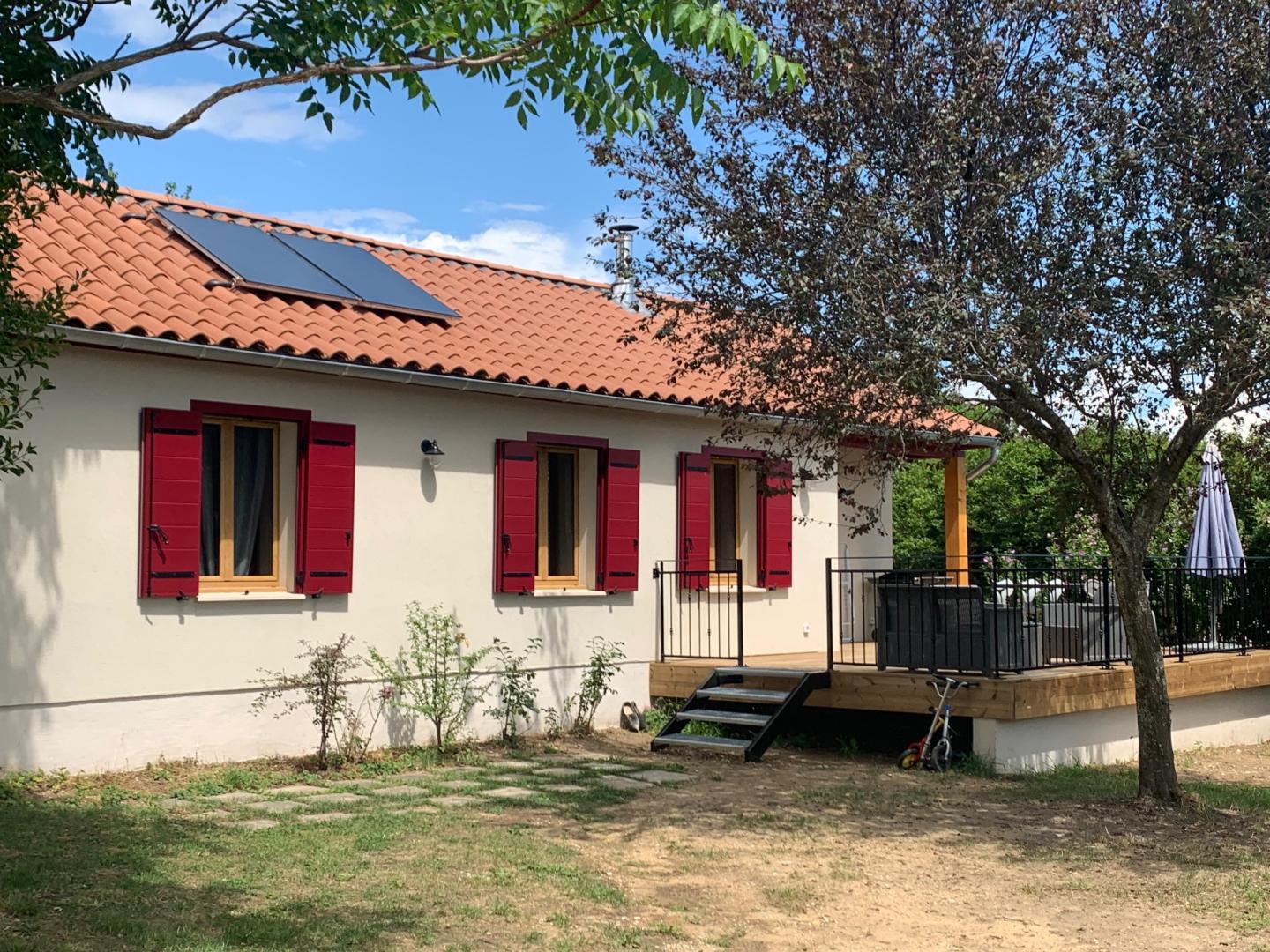 Maison indépendante entourée d'un grand jardin