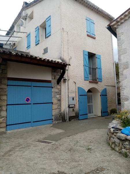 La maison - © A. Curto Le pêcher_Méreuil - © A. Curto