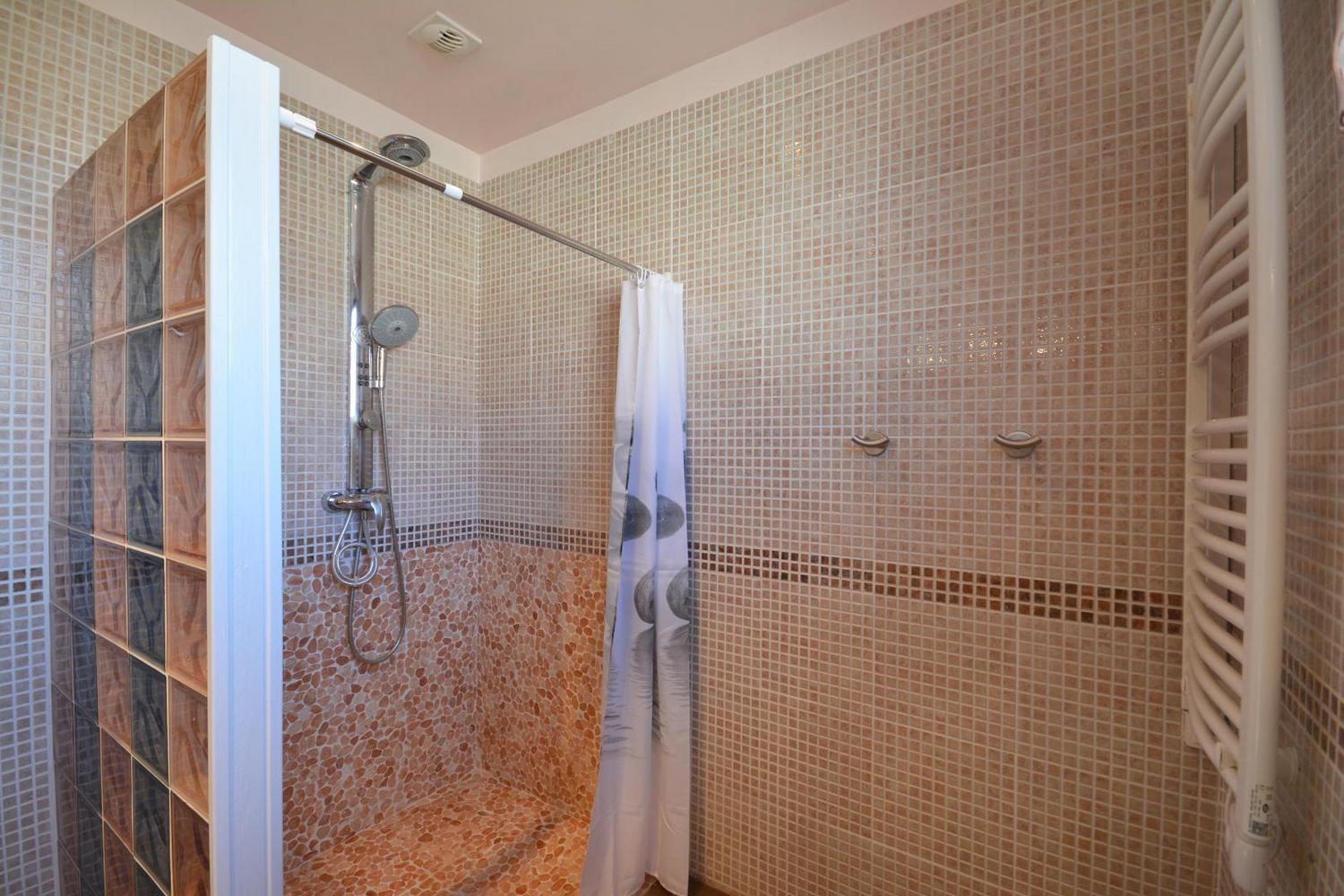 Villa Liliane, Grans - photo 3