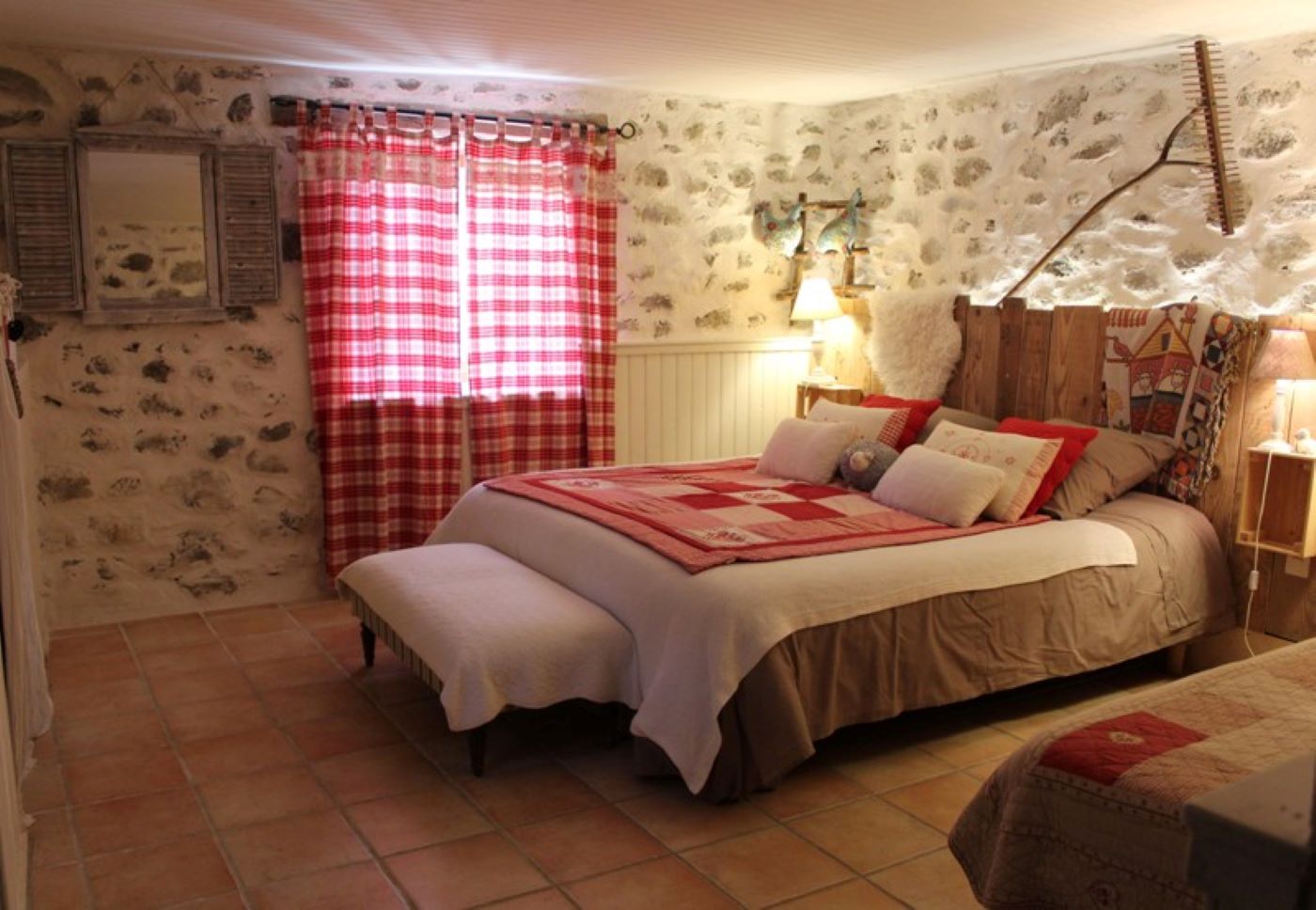 Le_Vallon_des_Etoiles_La_Bergerie_Chambre_parentale_Ardeche.jpg