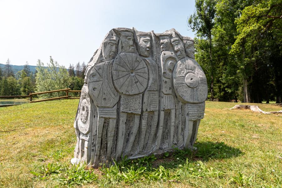 Chemin de Sculptures sur Pierre : visite guidée ou exploration libre