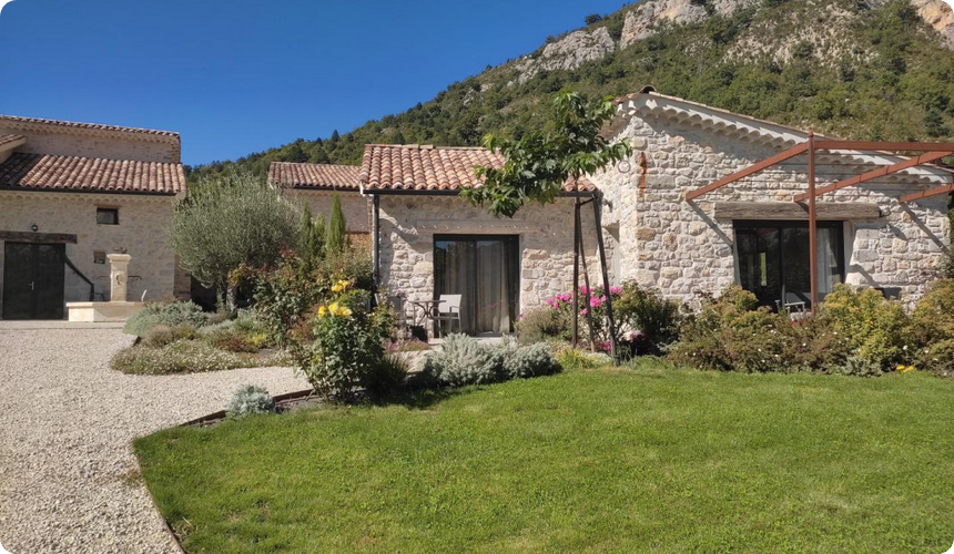 Sous les Roches - Gîte Le Cochonnier