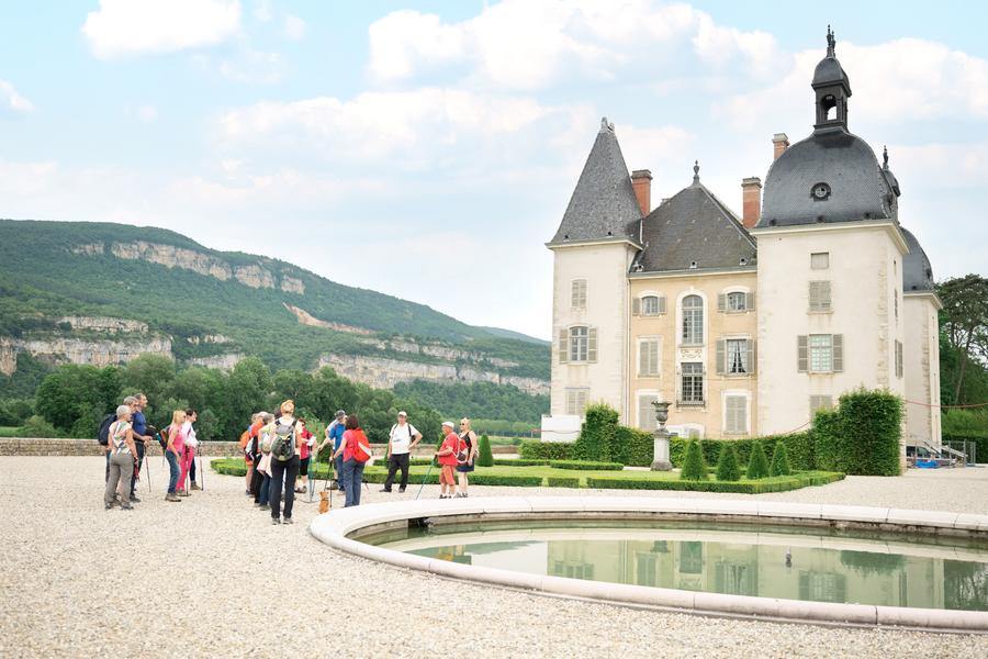 Des bords du Rhône au bois du Serverin : visite guidée de Vertrieu, le village aux deux châteaux_Balcons du Dauphiné