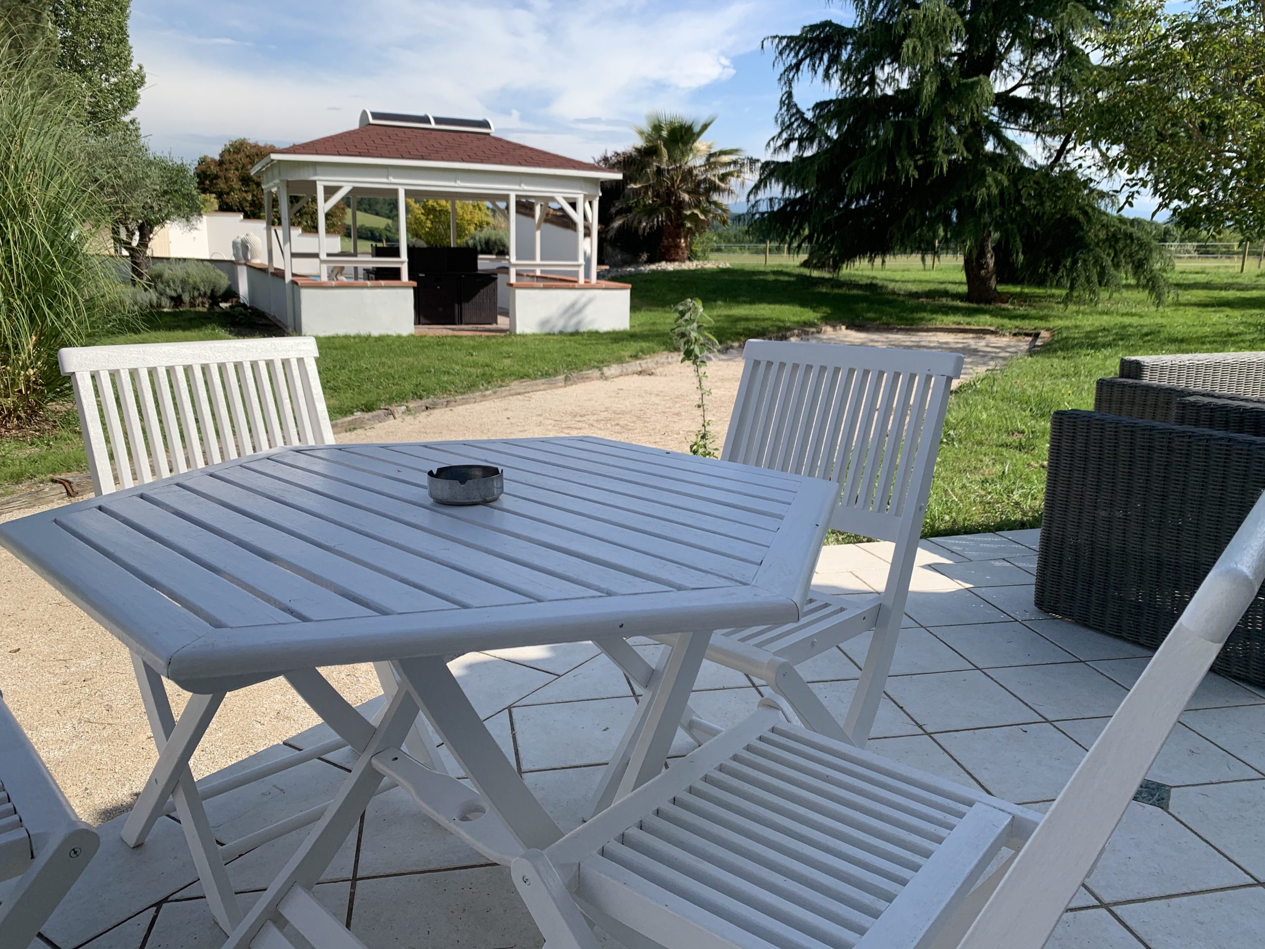 terrasse avec table