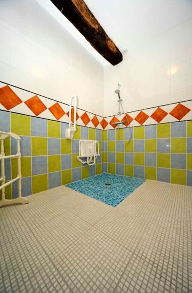 Salle d'eau accessible - Chambre le Souchet