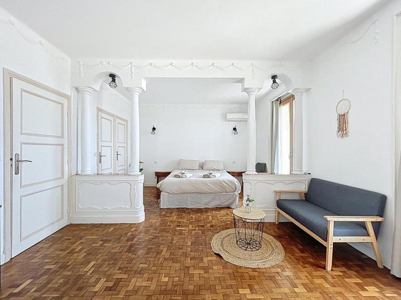 Villa Kriss-Chambre double espace détente accès terrasse-Nice-Gîtes de France des Alpes-Maritimes