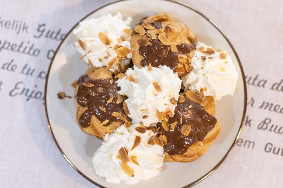 Le profiteroles de l'auberge - © Thibaut Blais Dessert gîte auberge la Maison de Catherine - © Thibaut Blais