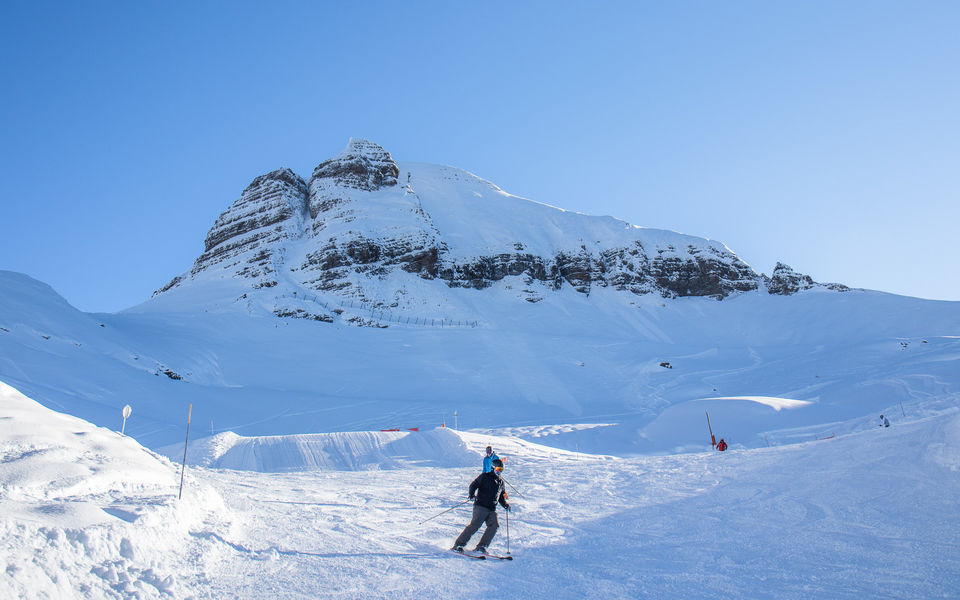 Private ski / snowboard lessons in small groups