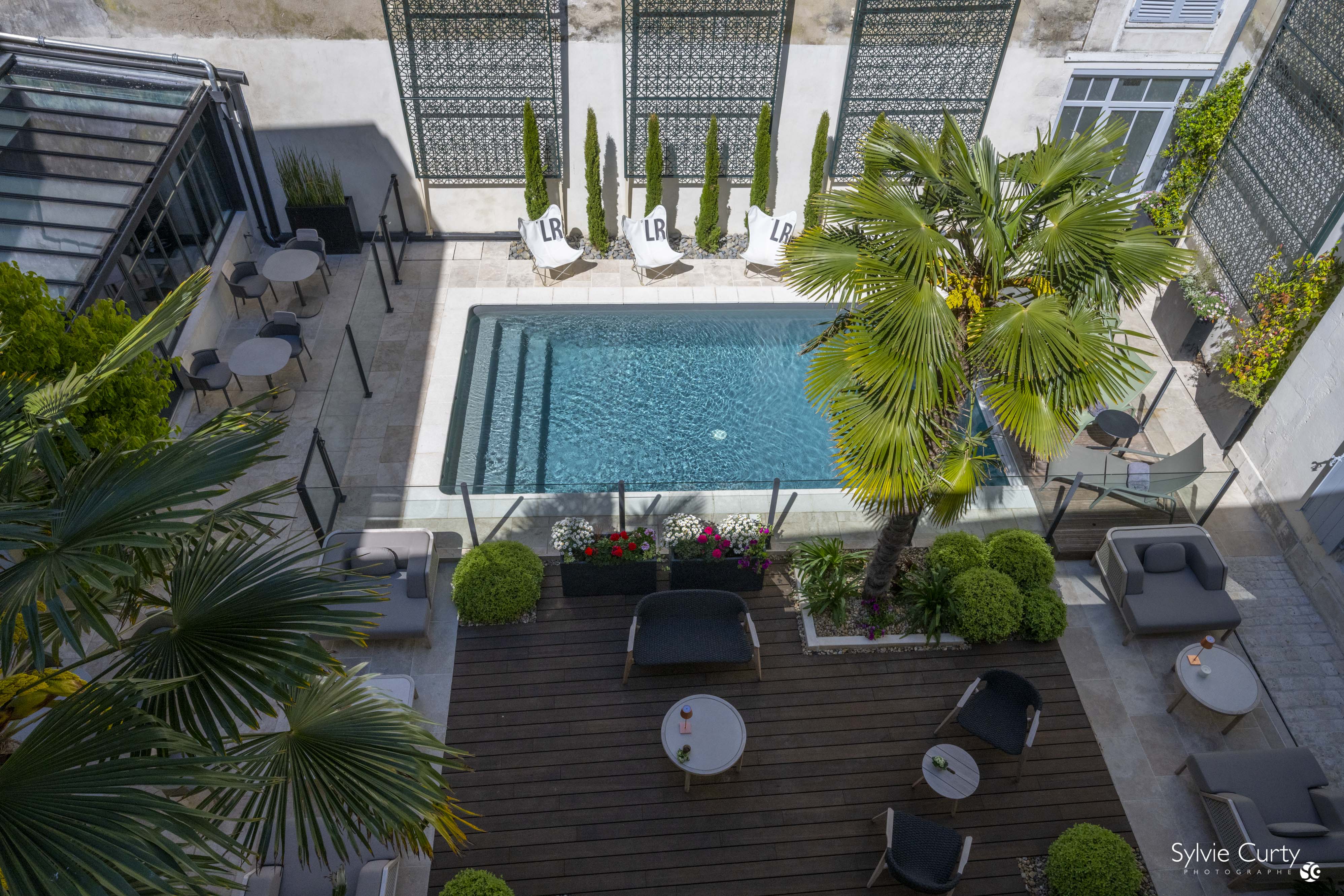 Cour intérieure et piscine