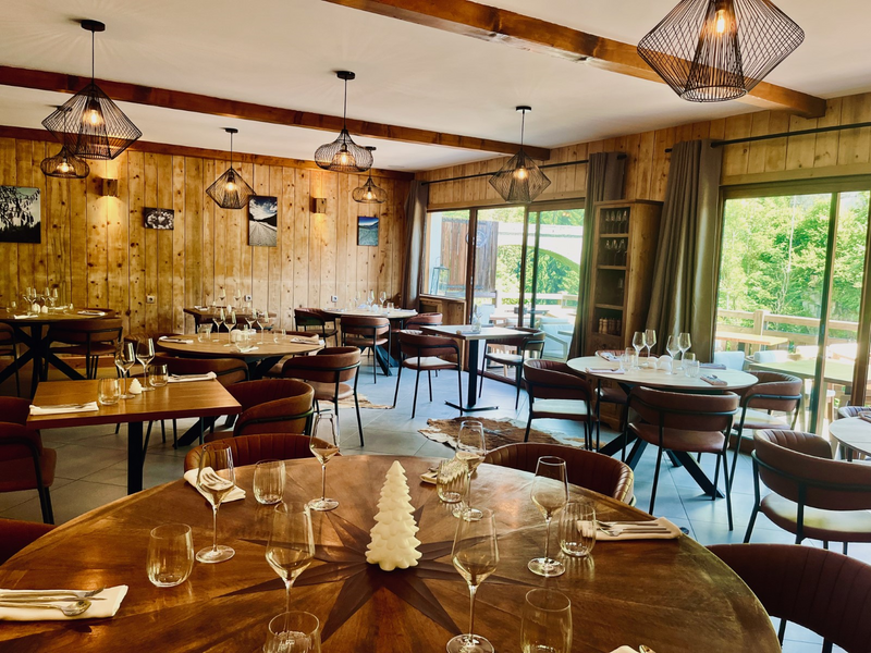 Salle de l'Auberge des églantiers