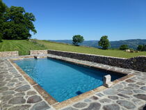 Piscine, vue sur la vallée
