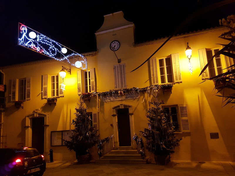 Mairie de Gassin la nuit de Noël