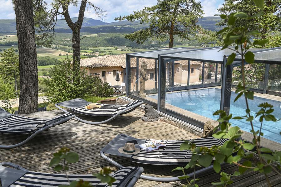 Domaine du Val de Sault petite piscine chaufée avec jaccuzi