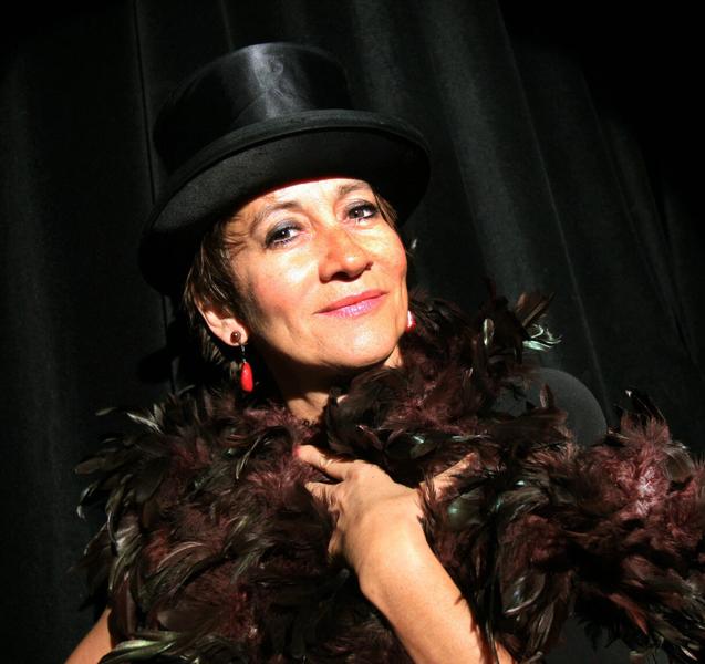 Image la-chanteuse-caroline-loeb-dans-un-spectacle-de-cabaret-photo-progres-philippe-juste-1580407150