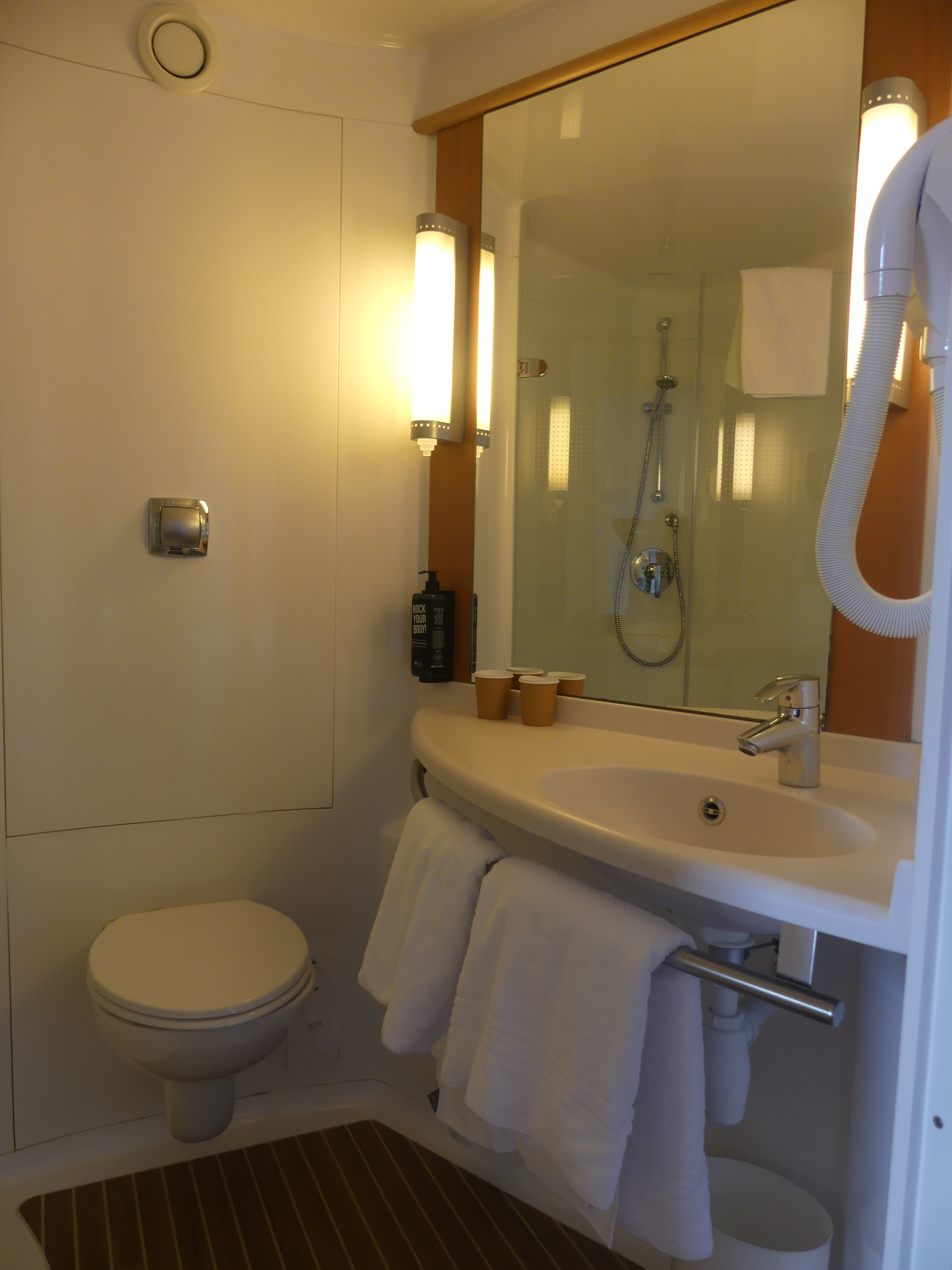 Ibis Marseille Provence Aéroport - photo 2