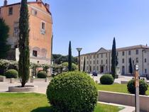 Bourg Basset et palais de justice