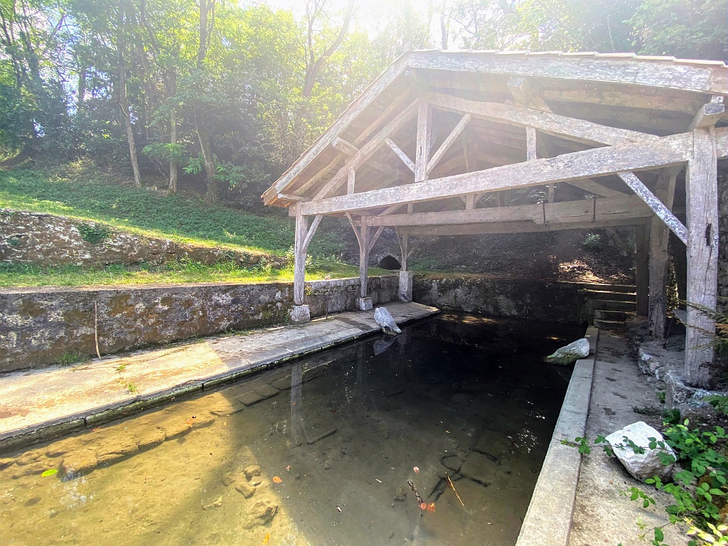 Lavoir et Fontaine Gothique