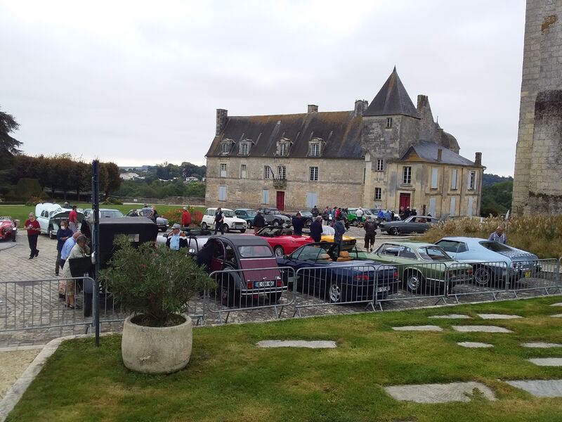Exposition de véhicules anciens autos & motos