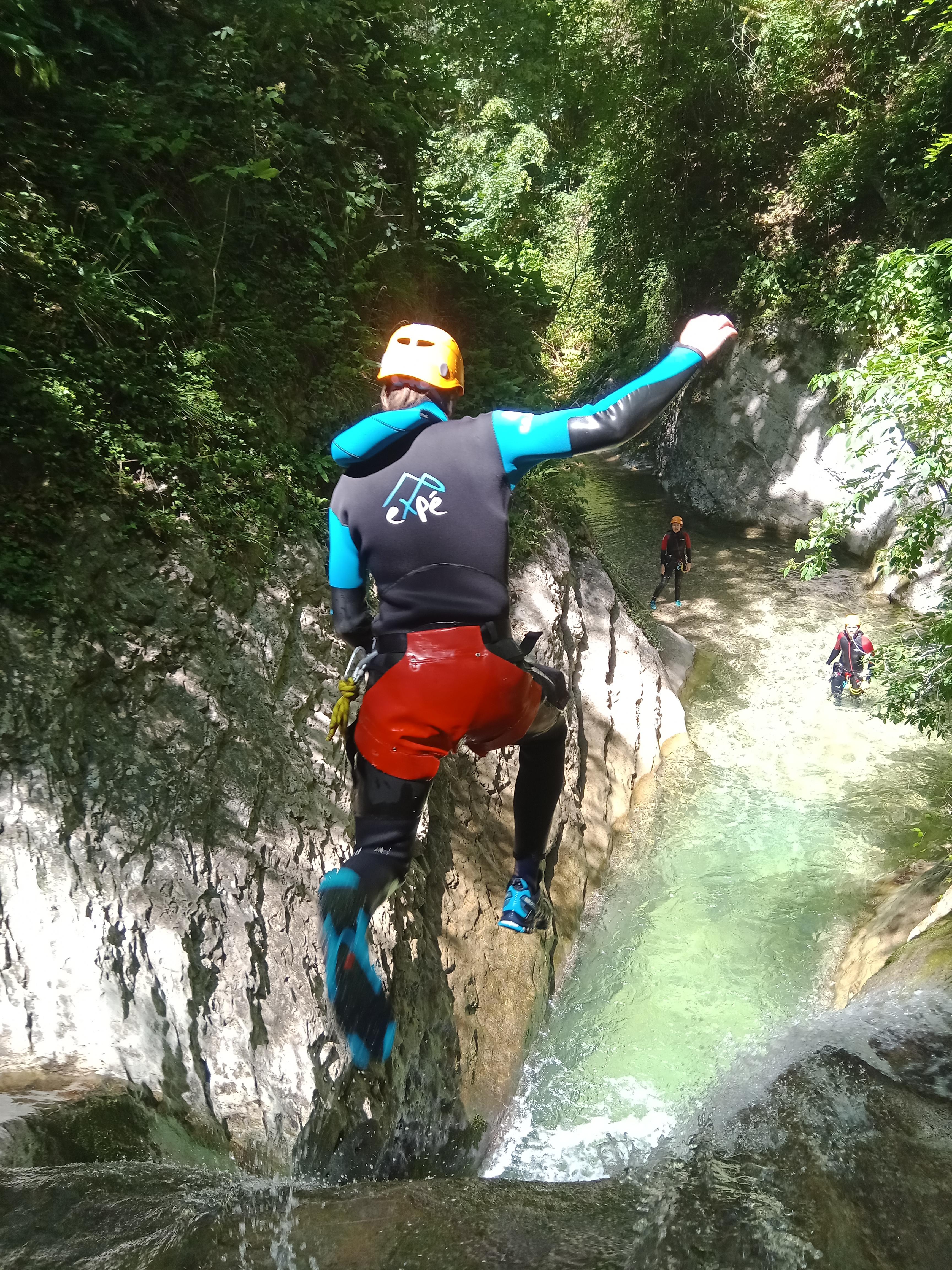saut dans vasque
