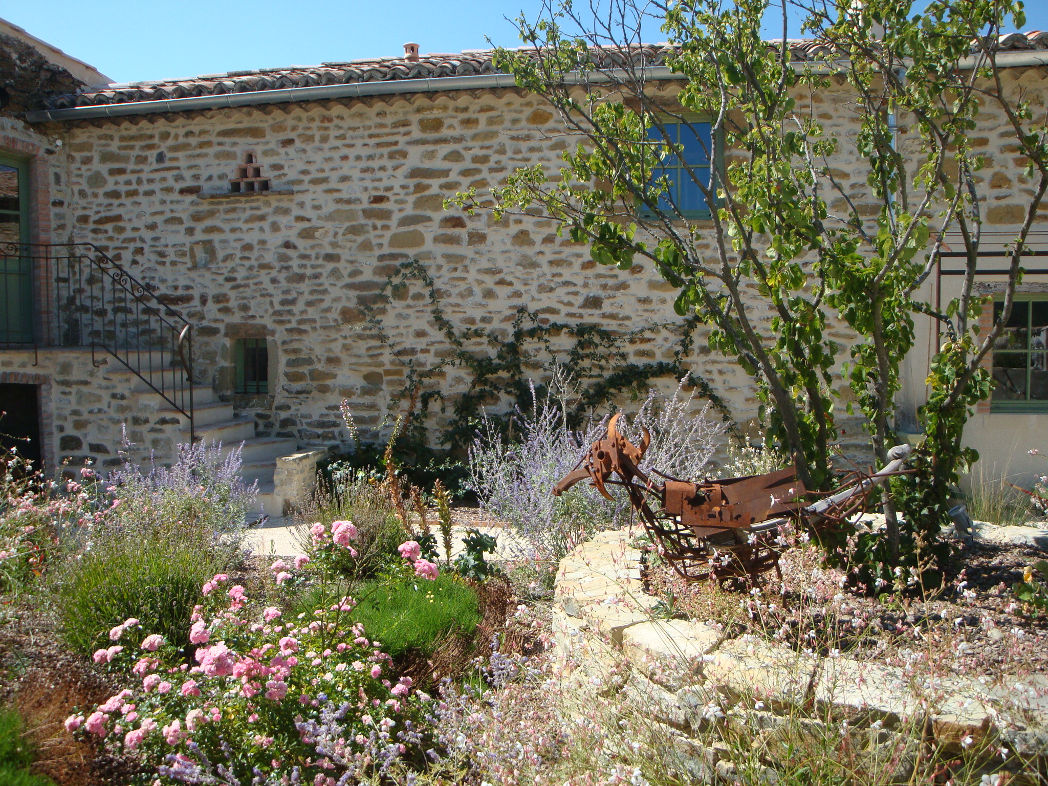 Cour intérieure et entrée du gite