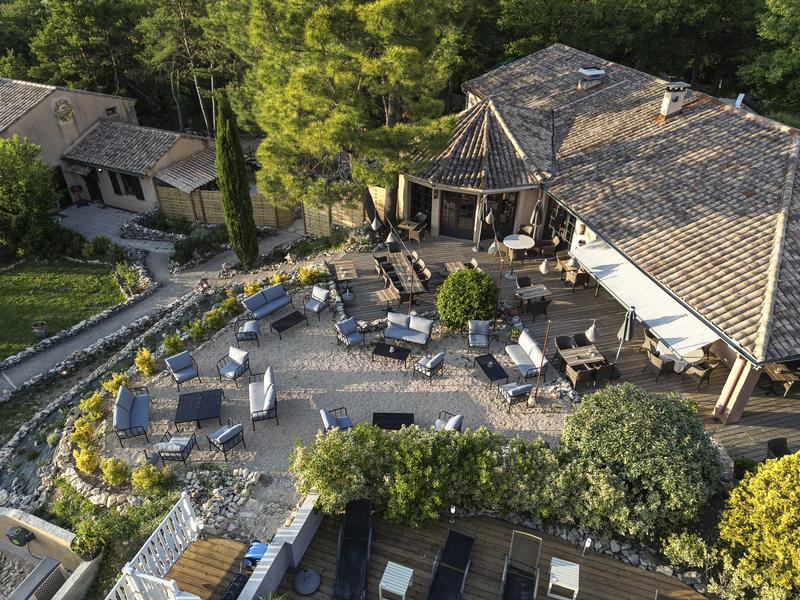 Domaine du Val de Sault terrasse face au coucher de soleil