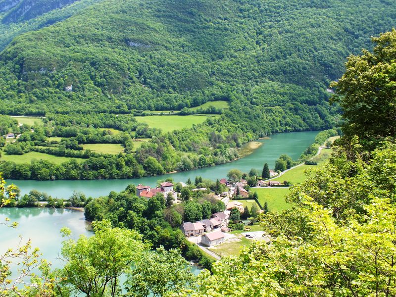 Panorama à St Maurice d'Echazeaux -La hameau de Conflans et son château