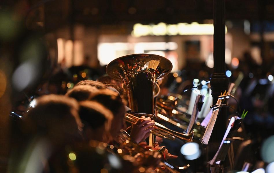 Fête de la musique - © Image par Armin Forster de Pixabay Fête de la musique au café de la Gare_Aspres-sur-Buëch - © Image par Armin Forster de Pixabay