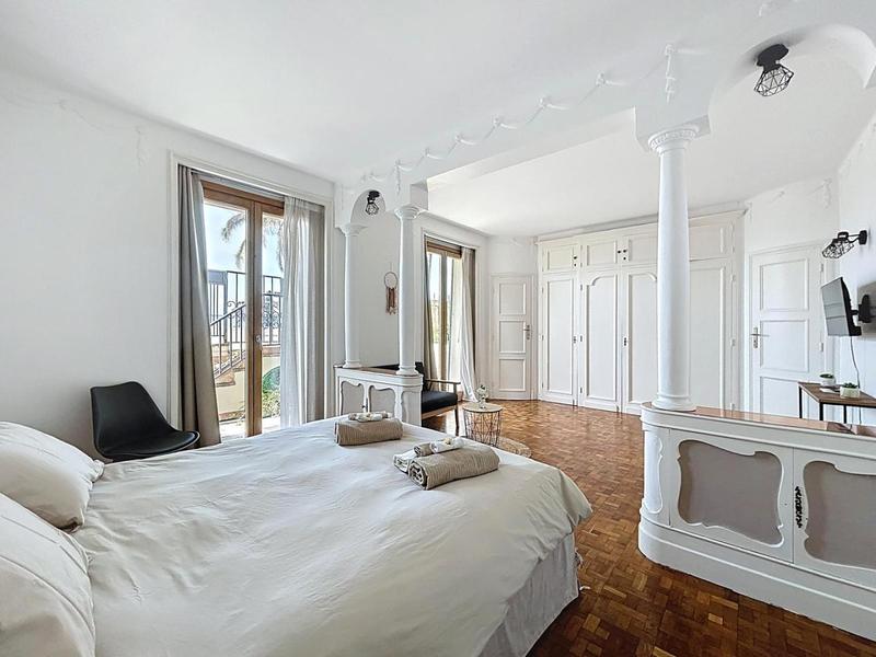 Villa Kriss-Chambre double accès terrasse-Nice-Gîtes de France des Alpes-Maritimes